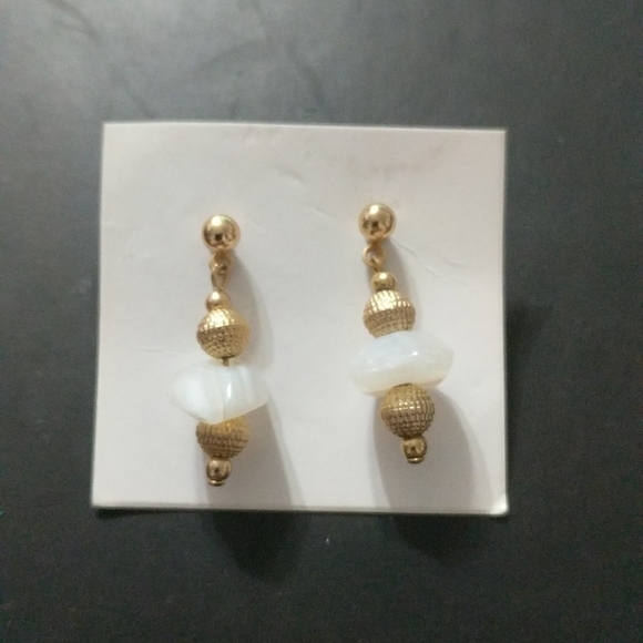 Gold Tone White Chip Dangle Drop Statement Earrings - Picture 1 of 2